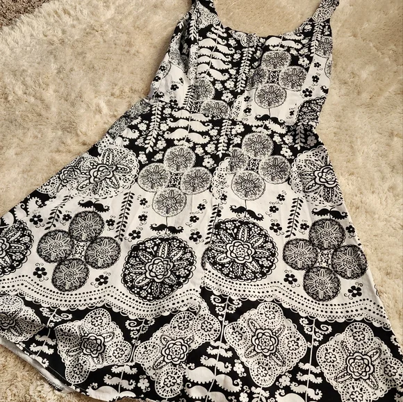 Black and white dress - Picture 6 of 6